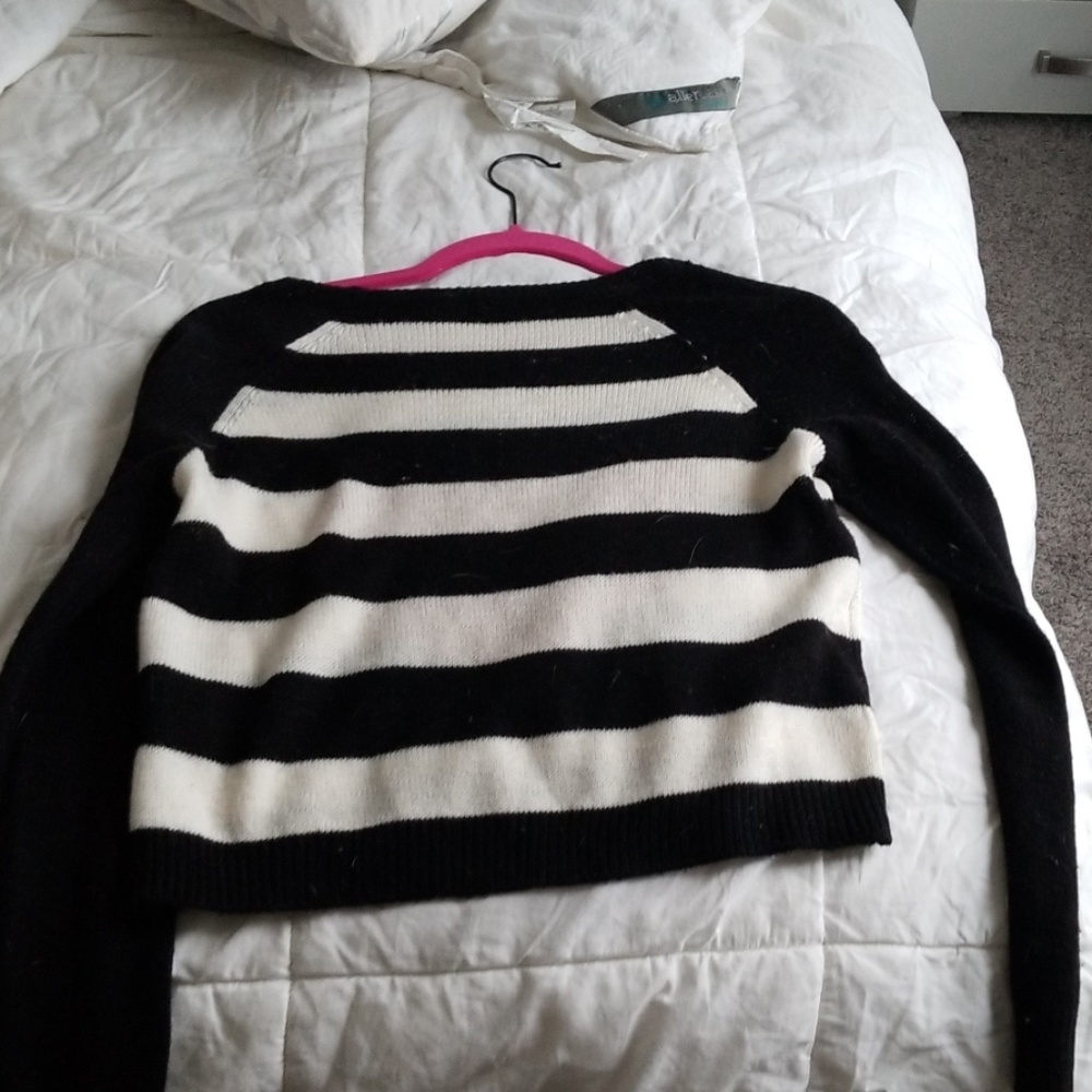 Sweater - Picture 4 of 4